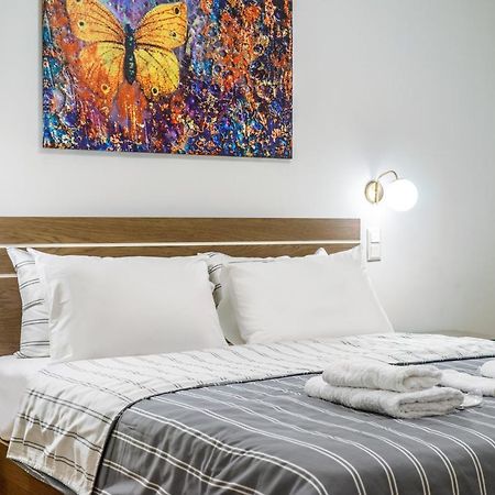 Appartamento Urban Luxury On A Quiet Street In The Center Of Atene Esterno foto