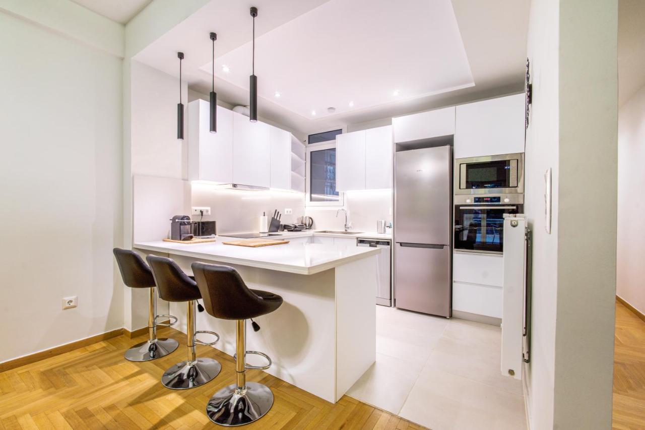 Appartamento Urban Luxury On A Quiet Street In The Center Of Atene Esterno foto