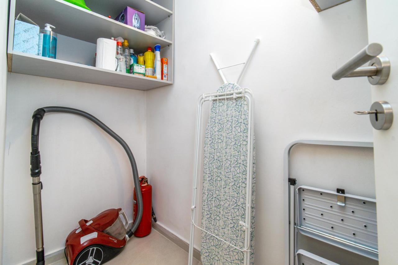 Appartamento Urban Luxury On A Quiet Street In The Center Of Atene Esterno foto