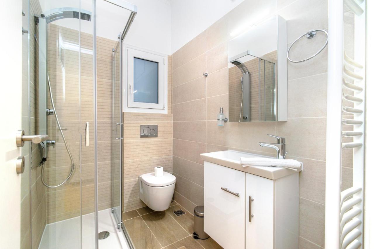 Appartamento Urban Luxury On A Quiet Street In The Center Of Atene Esterno foto